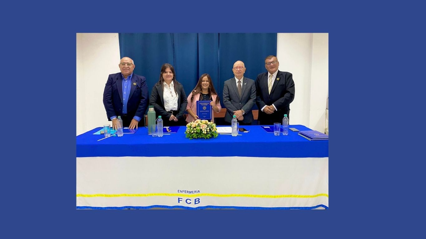 Página Web de Minorista de Moda Azul Claro y Blanco (8)